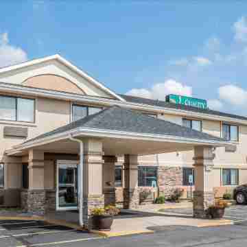 Quality Inn Coralville - Iowa River Landing Hotel Exterior