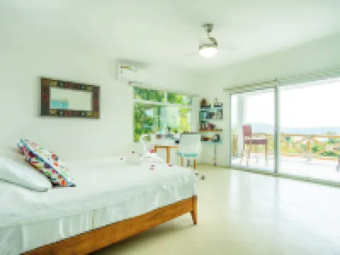 Luxury House with Pool fire Pit & Lake view Hotels in Tequesquitengo