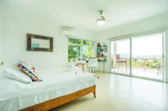 Luxury House with Pool fire Pit & Lake view