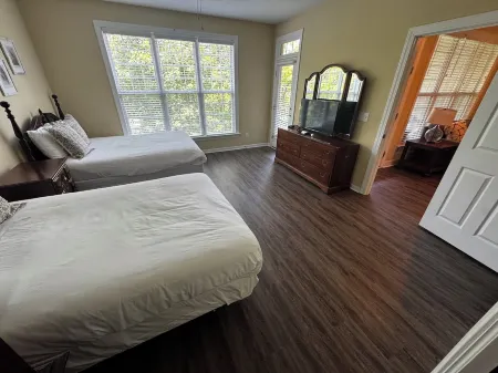 Lake Side Condo Getaway