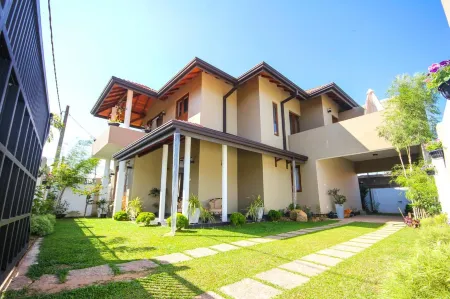 Dreamvilla Отели в г. Nainamadama