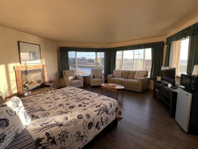 Gualala Country Inn Hotels near Studio 391
