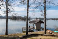 Charming waterfront home with beautiful panoramic views!! - Homestays