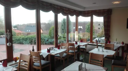 Landhotel Dresden Отели в г. Дона