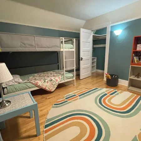 5-Min Walk to Downtown Olympia and Capital Lake, 4Br, Sleeps 13