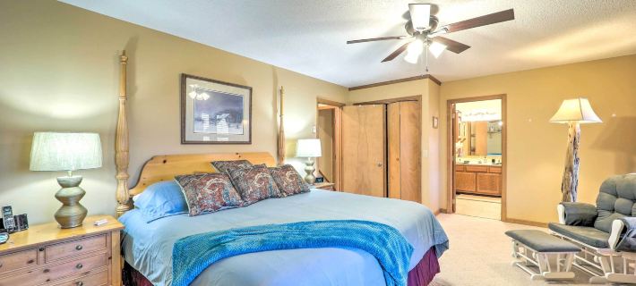 Mtn-View Cabin w/ Deck, 2 Mi to Beech Mtn Slopes! Ξενοδοχεία στην πόλη Watauga County