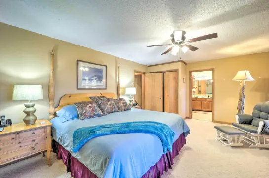 Mtn-View Cabin w/ Deck, 2 Mi to Beech Mtn Slopes!