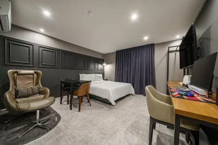 Hotel the Classic Отели рядом с достопримечательностью «Taehwagang»