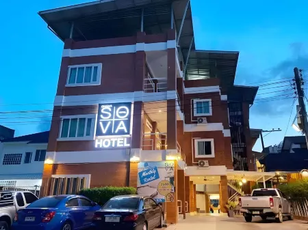 Changsova Hotel Отели рядом с достопримечательностью «Wat Chak Mak»