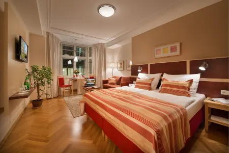 EA Hotel Julis