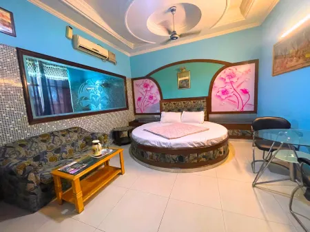 Goroomgo Gulshah Hotel (Jalandhar, Punjab) Отели рядом с достопримечательностью «Деви Талэб Мандир»