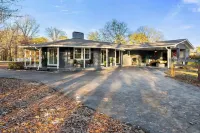 Serenity Spot- Charming 3-bedroom house 20 minutes from the Airport.