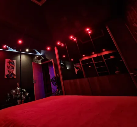 AKA LOVE ROOM Отели в г. Фьяк