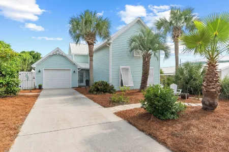 Newly Renovated! 2-min Walk to the Beach The Coastal Cottage by Avantstay