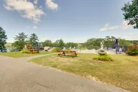 Laconia Home w/ Beach - 1/2 Mi to Weirs Beach - 3 étoiles