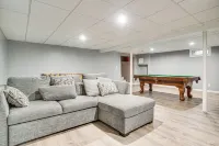2 Mi to Beach: Falmouth Group Getaway w/ Game Room - Parkplatz