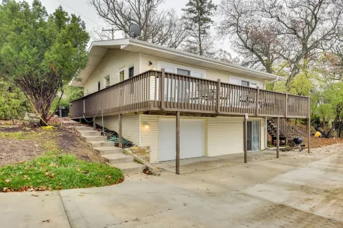 Salem Vacation Home w/ Dock: Steps to Paddock Lake Hotels in Antioch