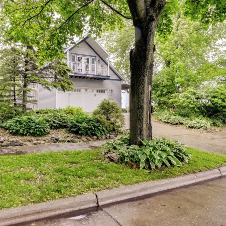 Sheboygan Getaway w/ Deck + on-Site Lake Access!