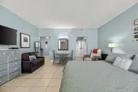NICE! Great Reviews! Tampa Bay Beach condo with FULL kitchen, Veteran owned
