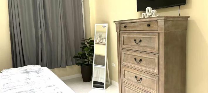 Stylish 1-Bed Condo with Views in Harloe Hotels in Kingston