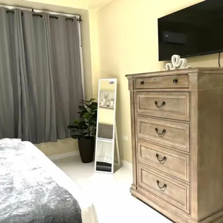 Stylish 1-Bed Condo with Views in Harloe