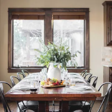 Klamath by AvantStay Premier Lakeside Cabin w Spa Fire Pit Lake Views