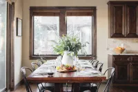 Klamath by AvantStay Premier Lakeside Cabin w Spa Fire Pit Lake Views