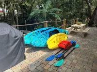 Withlacoochee River, Boat Dock Available, Pet Friendly, 5 People. Hotels in Inglis