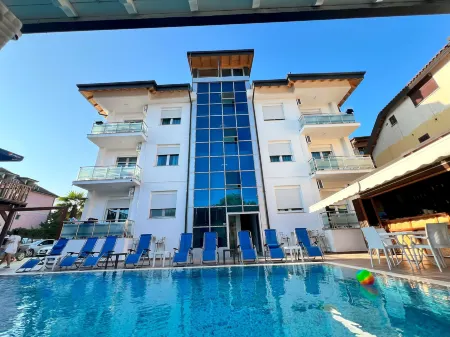 Brian Hotel Отели в г. Velipoje