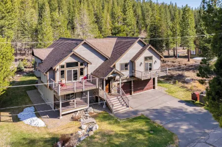 Meyers Meadow by Avantstay Hot Tub, Large Deck