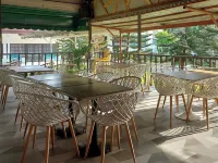 Whitewoods Convention and Leisure Hotel by SMS Hospitality Hotel a Silang