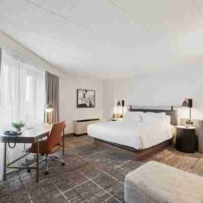 Crowne Plaza LANSING by IHG Rooms