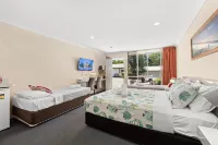 Alexander Motel Hotels in Warwick
