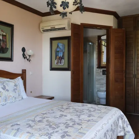 Ada Bacchus Hotel