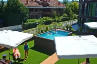 Hotel Jardines de Uleta Suites - Pools