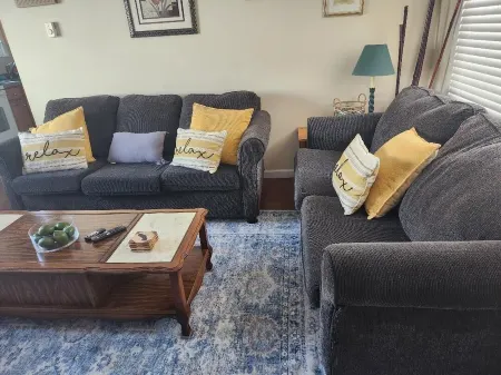 Bay Side 2-Bedroom Condo with Pool