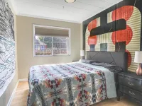 The OMG House that will BLOW YOUR MIND with Unbelievable Cats n Mirrors Hotels in Lake Oswego