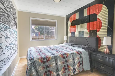 The OMG House that will BLOW YOUR MIND with Unbelievable Cats n Mirrors Отели в г. Лейк-Освего