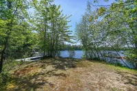 Cottage by the Pond the Perfect Cozy Escape!