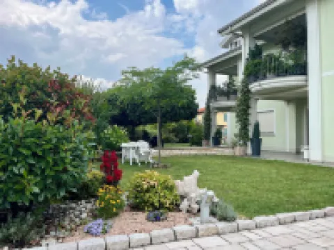 Eremes Rooms & Apartments クーネオのホテル