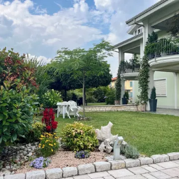 Eremes Rooms & Apartments