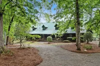 Cabin on 35 acres w/private lake for fishing, fenced yard, hot tub, pool table