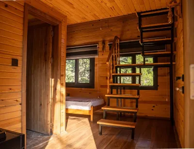 Reflections Camp Hoteles cerca de Perdue / Nautical Otopark Alani