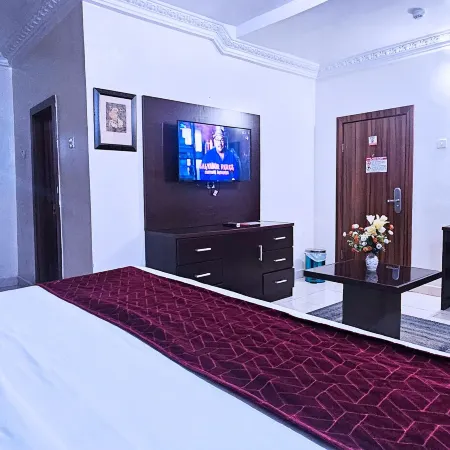 Villa Park Hotels