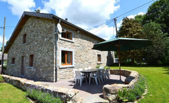 Forest-Edge Stay, Burtonville