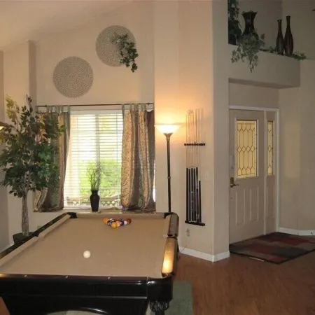 Families! Get-a ways! Private Home! - Pool! Billiard Table! Couples! Golfers! Отели рядом с достопримечательностью «Стадион «Сэм Бойд»»