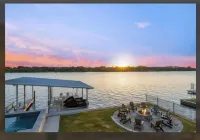 Perfect Lakehouse,open water, sunset,new dock.Kayaks.NEW POOL & HOT TUB!