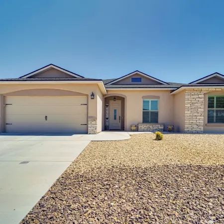 Carlsbad Retreat w/ Fire Pit & Fenced Yard!