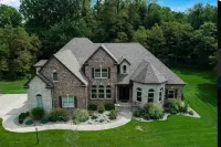 New!! Luxury Throughout. Sleeps 10. Just 5 Miles to ND. Theater. Bar. Hot Tub. Hotels in 