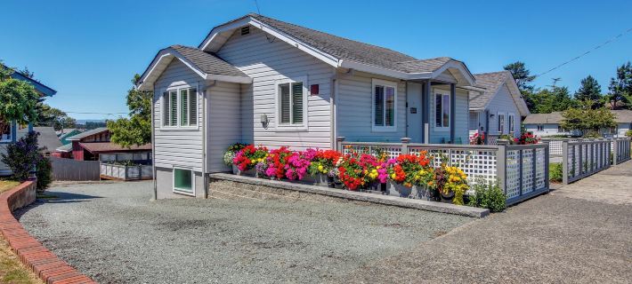 North Bend Home w/ Cornhole Court & Putting Green Hotels in Coos County